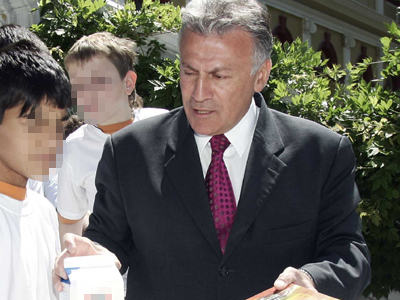 Δώρα σε παιδιά στο ΑΧΕΠΑ από τον Π. Ψωμιάδη