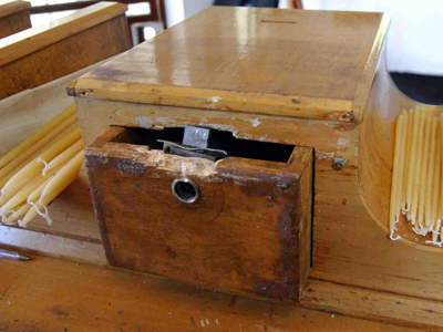 Διέρρηξε το παγκάρι