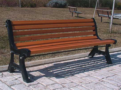 Έπεσε από παγκάκι και σκοτώθηκε;