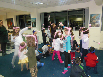 Παραμυθένια Χριστούγεννα στη Δημοτική Βιβλιοθήκη Πειραιά