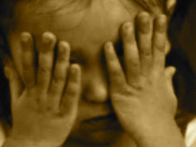 Ξεκινά επιτέλους η πληρωμή του επιδόματος απροστάτευτων παιδιών