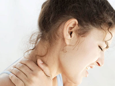 Πώς συνδέονται οι πόνοι με την παιδική ηλικία;