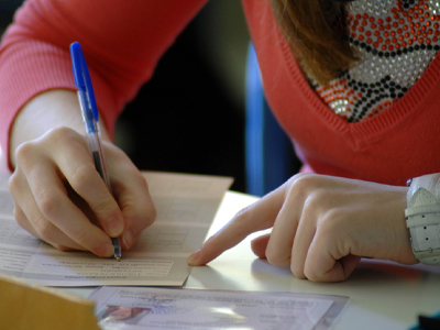 Πρεμιέρα των πανελλαδικών εξετάσεων τη Δευτέρα