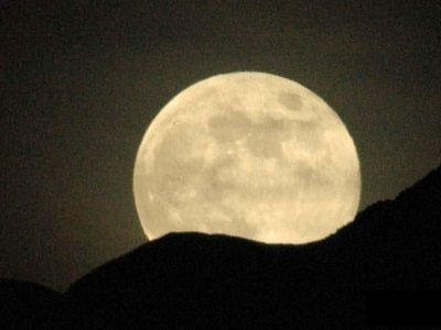 Προκαλεί σεισμούς η πανσέληνος ;