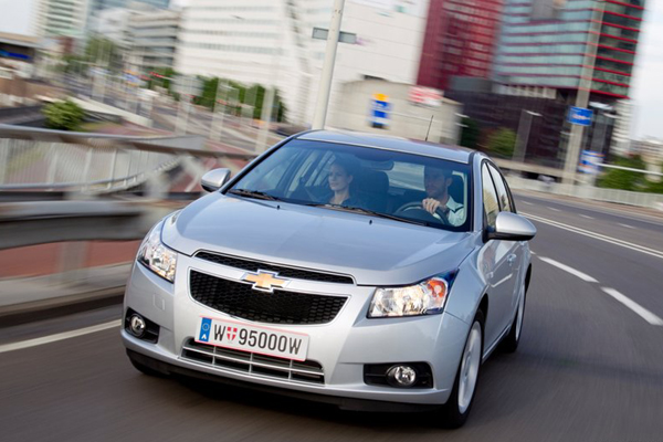 Χαρακτηριστική η μεγάλη μάσκα με το σήμα