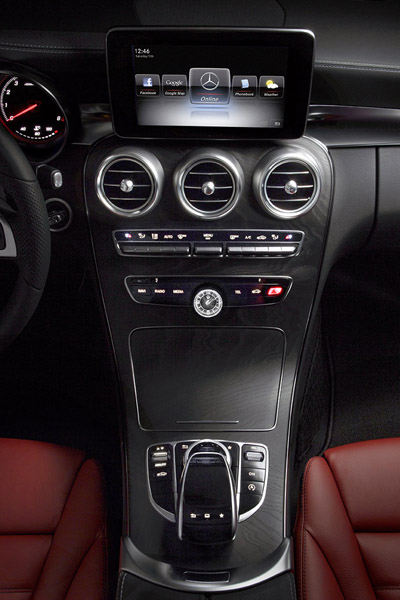 Σαν να αιωρείται η οθόνη στο πάνω τμήμα της κονσόλας 