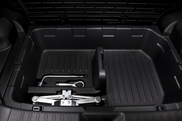 Για να χωρέσουν τέσσερις βαλίτσες πρέπει να αφαιρεθεί το πλαστικό κάλλυμα