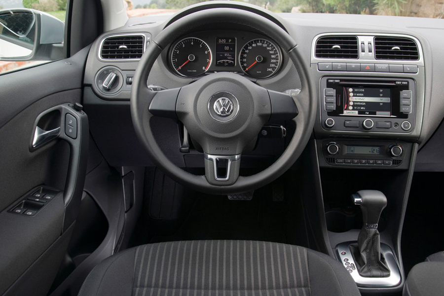 Αφρώδη υλικά σε όλο το ταμπλό 