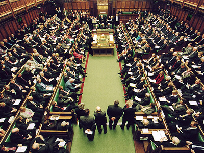 ΕΚΤΑΚΤΟ: Καταψηφίστηκε η επέμβαση από τους Βρετανούς βουλευτές