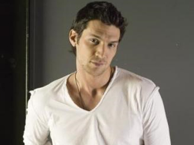 Μετακομίζει στην «Πολυκατοικία»;