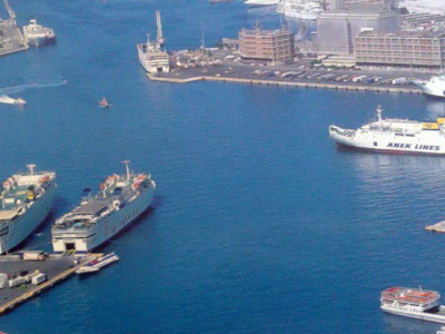 «Σουλουπώνονται» οι πέτρινες δεξαμενές του λιμανιού