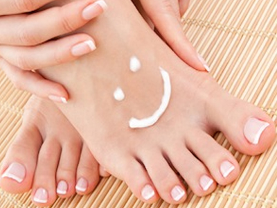 Περιποιηθείτε μόνες σας τα πόδια σας!