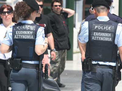 Επίθεση σε πεζή περιπολία στα Εξάρχεια