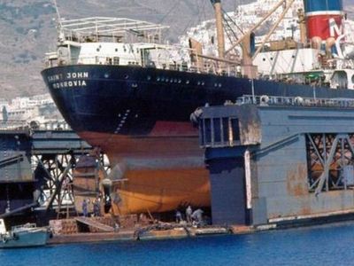 Διαλύσεις: ‘Follow the Leader’