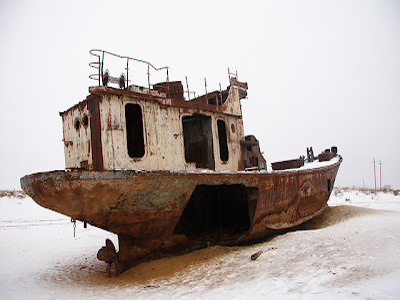 Ένα παράξενο νεκροταφείο πλοίων στην έρημο