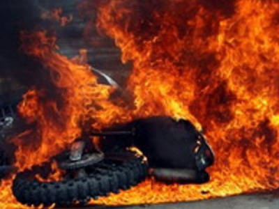 Παρανάλωμα δύο μοτοσυκλέτες στη Νίκαια