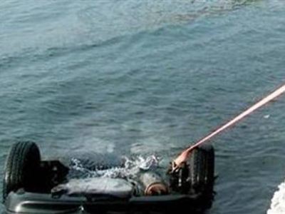 Πτώση οχήματος στη Σαλαμίνα