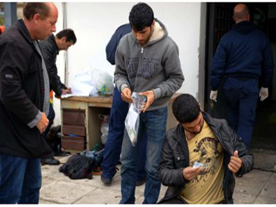 Ανέβαλλαν τα σχέδια τους …οι χειροπέδες