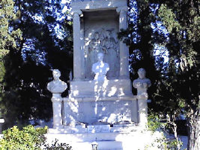 Τα ταφικά μνημεία της προς δημόσια επίδειξη