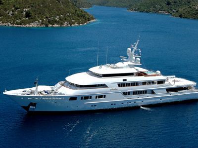 Θαλαμηγός προσέκρουσε στο λιμάνι της Ρόδου