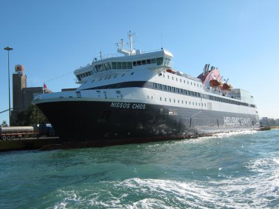 Πρόσκρουση του «Νήσος Χίος» στο λιμάνι της Τήνου