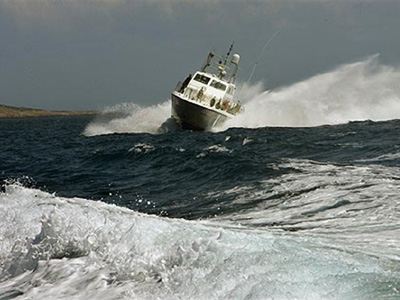 Ακυβέρνητο σκάφος με 4 επιβάτες