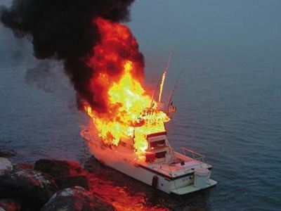 Πυρκαγιά σε σκάφος στη Γλυφάδα