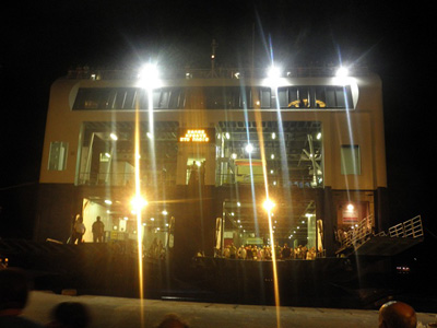 Μετέτρεψαν το Blue Star σε …Σύνταγμα!