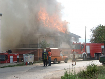 Υπό πλήρη έλεγχο η πυρκαγιά στη Σαλαμίνα