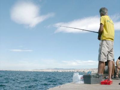 «Stop» στο ψάρεμα εντός του λιμένα Αιγίου