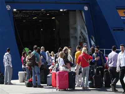 “Βουλιάζουν” τουρισμός κι ακτοπλοΐα!