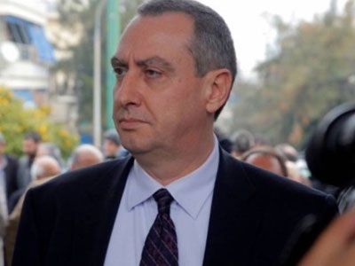 «Θέλει να ξανακτίσει ότι γκρέμισαν»