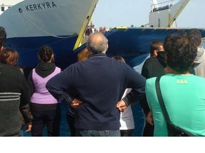 Παξοί: «Μπλόκο» των κατοίκων στο λιμάνι