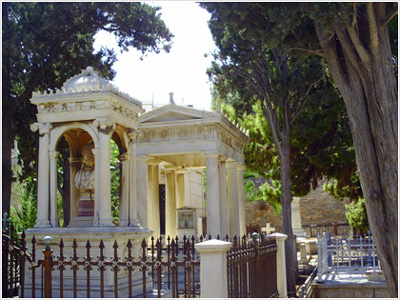 Σε κίνδυνο το υπαίθριο Μουσείο της Ερμούπολης