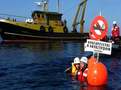 Greenpeace εναντίον μηχανότρατας στη Μύκονο