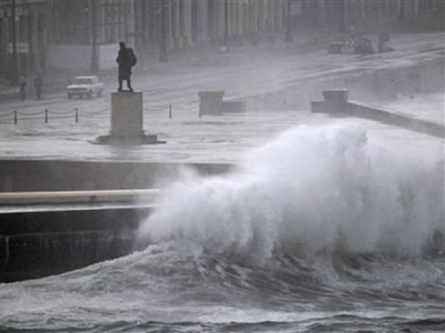Συναγερμός στις ΗΠΑ για τον τυφώνα Isaac