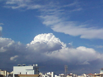 Νεφώσεις και τοπικές βροχές Νεφώσεις και τοπικές βροχές