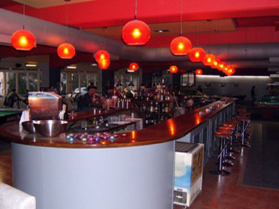 Τραυματίας από βίαιη εισβολή αγνώστων σε καφέ