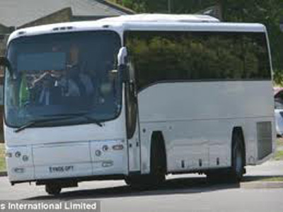 Πυροβόλησαν τουριστικό λεωφορείο