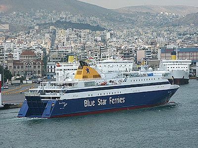 Απέπλευσε το Blue Star «Νάξος»