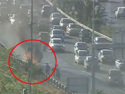 Φωτιά σε αυτοκίνητο στη Λ. Ποσειδώνος