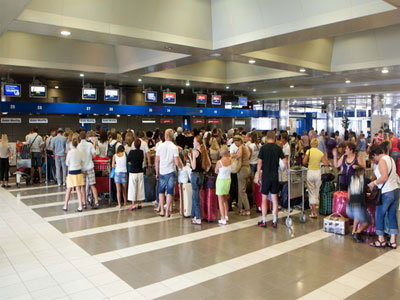 Υστέρηση 4,9% καταγράφουν οι αεροπορικές αφίξεις της χώρας