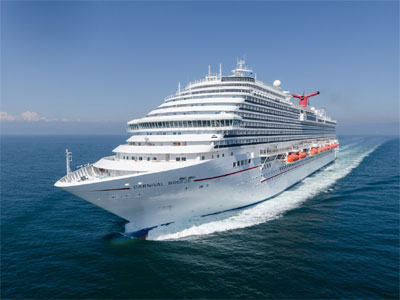 Το κρουαζιερόπλοιο «CARNIVAL BREEZE» στον Πειραιά