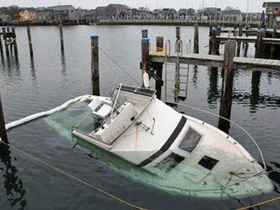 Εισροή υδάτων σε σκάφος στη Μαρίνα του Δ. Καλλιθέας