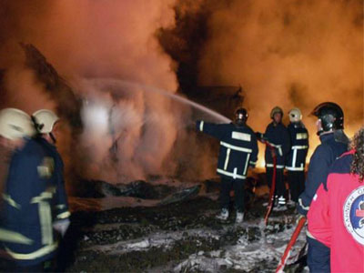 Φωτιά σε 3 φορτηγά στη Πειραιώς