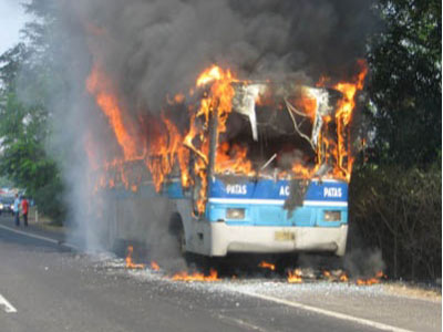 Xαλκιδική: Φωτιά σε τουριστικό λεωφορείο