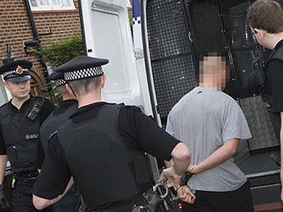 Πέρασε τον γιό του για διαρρήκτη και τον σκότωσε