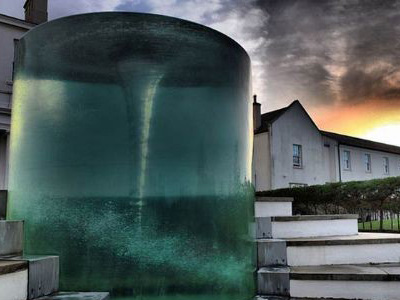 Γλυπτά φτιαγμένα από. νερό