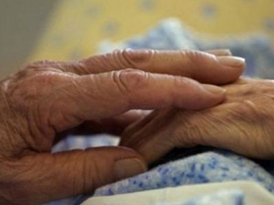 Φίμωσαν και λήστεψαν 80χρονη