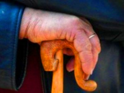 Ληστές ξυλοκόπησαν και πυροβόλησαν ηλικιωμένο